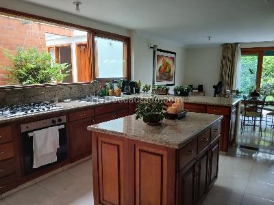 Casa de 5 alcobas en venta en Alameda, Cali, 500 m² · foto 3 de 6