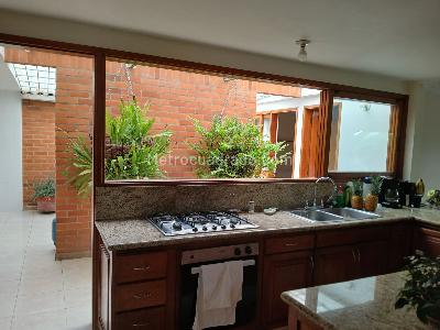 Casa de 5 alcobas en venta en Alameda, Cali, 500 m² · foto 4 de 6