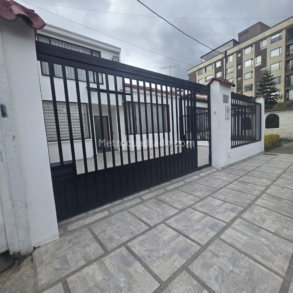 Casa de 4 habitaciones en venta en Niza, Bogotá — imagen 1 de 20