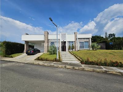 Casa de 3 alcobas en venta en Club Campestre, Armenia, 245 m² · foto 2 de 20