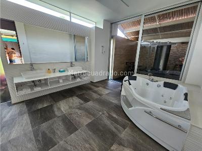 Casa de 5 alcobas en venta en Club Campestre, Armenia · foto 15 de 20