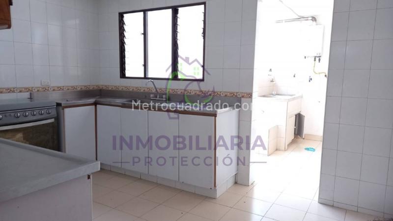 Casa Amplia con Gran Potencial en El Velódromo - 2