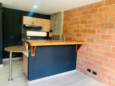 Apartaestudio en arriendo en Lalinde, Medellín, 59 m² · foto 2 de 19