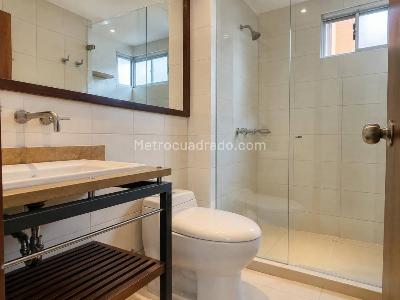 Apartaestudio en arriendo en Lalinde, Medellín, 59 m² · foto 7 de 19