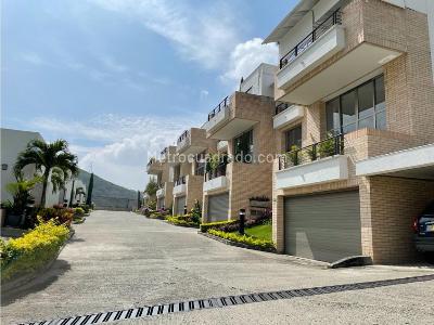 Casa de 3 alcobas en venta en Aguacatal, Cali, 319 m² · foto 3 de 16
