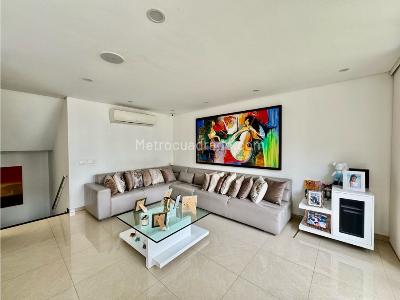Casa de 3 alcobas en venta en Aguacatal, Cali, 230 m² · foto 2 de 20