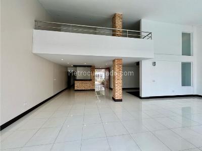 Casa de 4 alcobas en venta en Cristales, Cali, 450 m² · foto 2 de 20