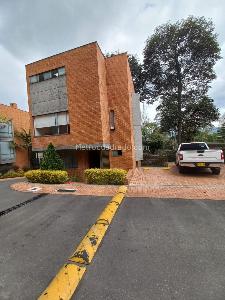 Casa de 3 alcobas en venta en Cerros De Provensa, Bogotá, 189 m² · foto 2 de 20