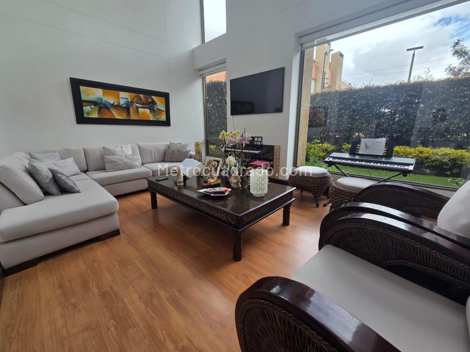 Casa de 3 habitaciones en venta en Caminos de Arrayanes, Bogotá — imagen 1 de 20