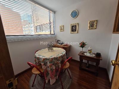 Apartamento de 3 alcobas en venta en Chico Santa Barbara, Bogotá, 141 m² · foto 8 de 19