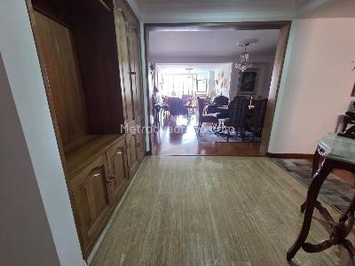 Apartamento de 3 alcobas en venta en Chico Santa Barbara, Bogotá, 141 m² · foto 5 de 19