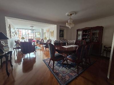 Apartamento de 3 alcobas en venta en Chico Santa Barbara, Bogotá, 141 m² · foto 2 de 19