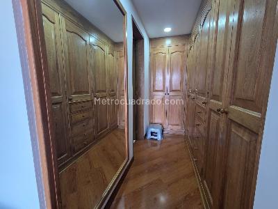 Apartamento de 3 alcobas en venta en Chico Santa Barbara, Bogotá, 141 m² · foto 17 de 19
