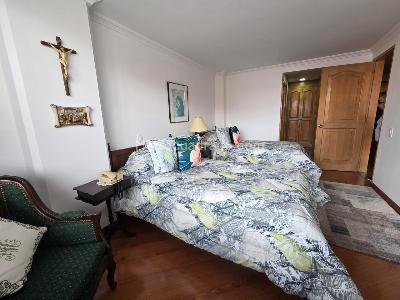 Apartamento de 3 alcobas en venta en Chico Santa Barbara, Bogotá, 141 m² · foto 16 de 19