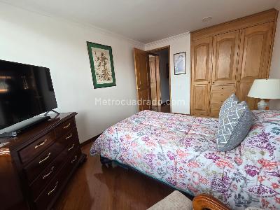 Apartamento de 3 alcobas en venta en Chico Santa Barbara, Bogotá, 141 m² · foto 14 de 19