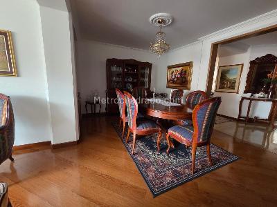 Apartamento de 3 alcobas en venta en Chico Santa Barbara, Bogotá, 141 m² · foto 3 de 19