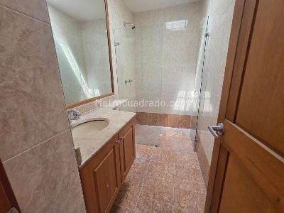 Apartamento de 5 alcobas en venta en Pinar De La Colina, Bogotá, 300 m² · foto 16 de 20
