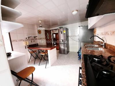 Casa de 3 alcobas en venta en Plazuela Iberia, Bogotá, 194 m² · foto 5 de 18