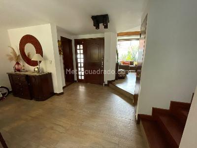 Casa de 4 alcobas en venta en Plazuela Iberia, Bogotá, 198 m² · foto 4 de 16