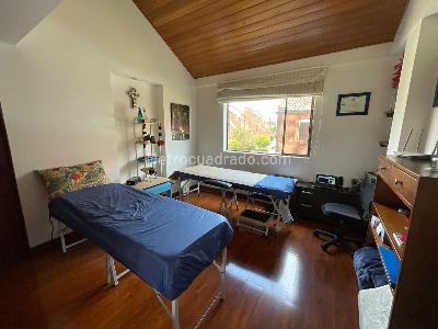 Casa de 4 alcobas en venta en Plazuela Iberia, Bogotá, 198 m² · foto 11 de 16
