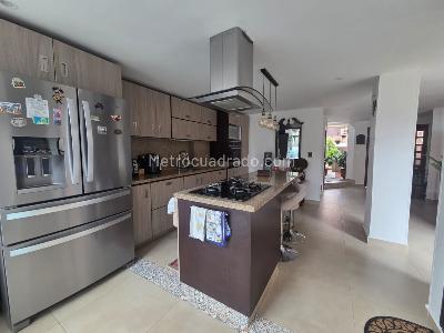 Casa de 3 alcobas en venta en Plazuela De Iberia Ii, Bogotá, 198 m² · foto 6 de 20