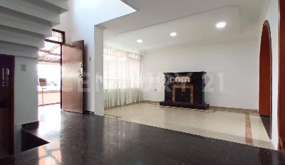 Casa de 5 alcobas en venta en Santa Barbara Oriental, Bogotá, 369 m² · foto 4 de 20