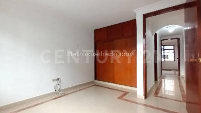 Casa de 5 alcobas en venta en Santa Barbara Oriental, Bogotá, 369 m² · foto 13 de 20