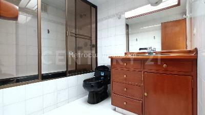 Casa de 5 alcobas en venta en Santa Barbara Oriental, Bogotá, 369 m² · foto 17 de 20