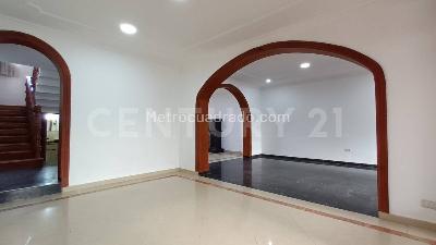 Casa de 5 alcobas en venta en Santa Barbara Oriental, Bogotá, 369 m² · foto 18 de 20