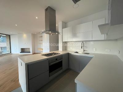 Apartamento de 3 alcobas en venta en Cerros De Suba, Bogotá, 145 m² · foto 2 de 14