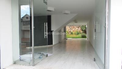 Casa de 5 alcobas en venta en Cabecera Del Llano, Bucaramanga, 249 m² · foto 2 de 19