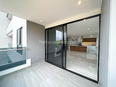 Apartamento de 3 alcobas en venta en Pinares De San Martin, Pereira, 360 m² · foto 3 de 19