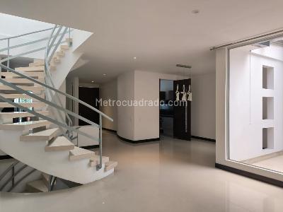 Casa de 3 alcobas en venta en Pinares, Pereira, 246 m² · foto 3 de 16