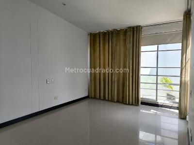 Casa de 3 alcobas en venta en Pinares, Pereira, 246 m² · foto 4 de 16