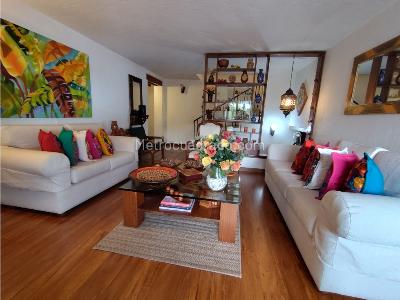 Apartamento de 3 alcobas en venta en Lindaraja, Bogotá, 145 m² · foto 3 de 19