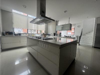Apartamento de 4 alcobas en venta en Los Rosales, Bogotá, 660 m² · foto 9 de 20