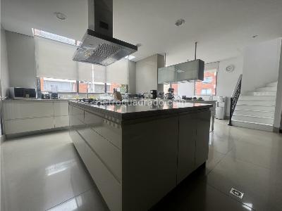 Apartamento de 4 alcobas en venta en Los Rosales, Bogotá, 660 m² · foto 10 de 20