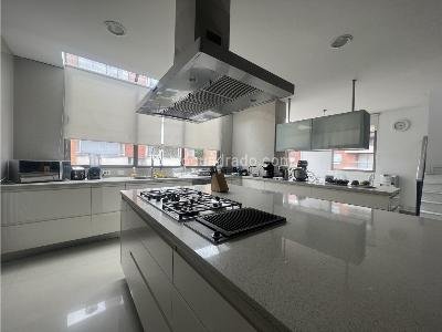 Apartamento de 4 alcobas en venta en Los Rosales, Bogotá, 660 m² · foto 11 de 20