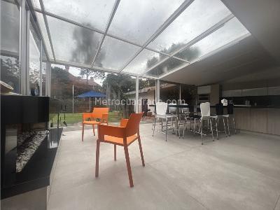Casa de 4 alcobas en venta en Niza, Bogotá, 500 m² · foto 2 de 11