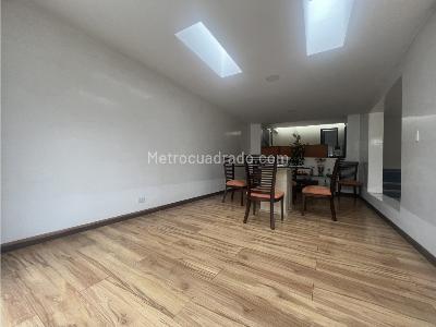 Casa de 4 alcobas en venta en Niza, Bogotá, 500 m² · foto 3 de 11