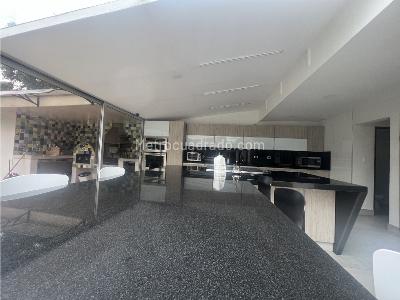 Casa de 4 alcobas en venta en Niza, Bogotá, 500 m² · foto 4 de 11