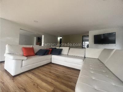 Casa de 4 alcobas en venta en Niza, Bogotá, 500 m² · foto 6 de 11