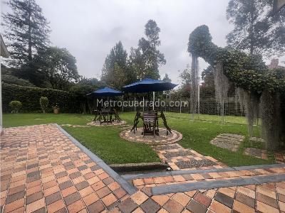 Casa de 4 alcobas en venta en Niza, Bogotá, 500 m² · foto 9 de 11