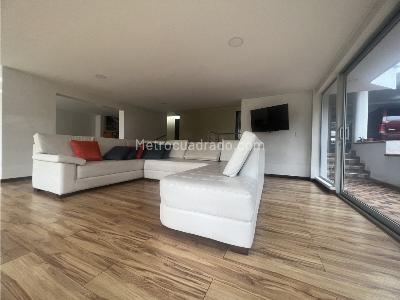 Casa de 4 alcobas en venta en Niza, Bogotá, 500 m² · foto 10 de 11