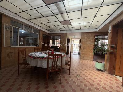 Casa de 4 alcobas en venta en Prado Veraniego, Bogotá, 300 m² · foto 2 de 12