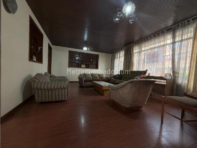Casa de 4 alcobas en venta en Prado Veraniego, Bogotá, 300 m² · foto 4 de 12