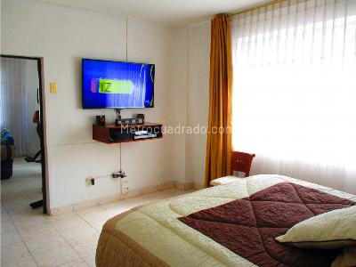 Casa de 5 alcobas en venta en Versalles, Bogotá, 300 m² · foto 9 de 20
