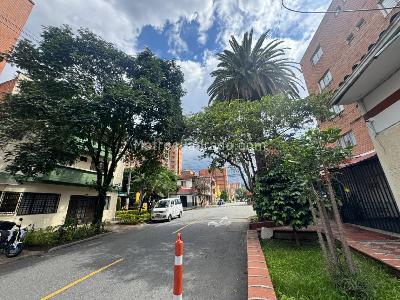 Casa de 4 alcobas en venta en La America, Medellín, 226 m² · foto 3 de 6