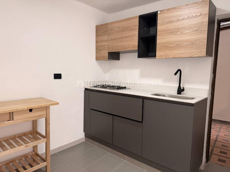 Apartamento de 4 Alcobas en Laureles con Baños Nuevos