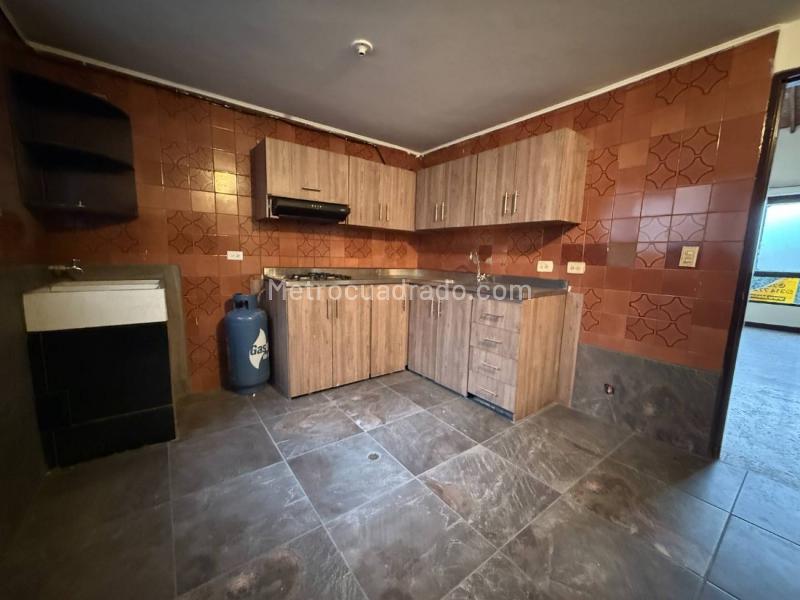 Spacious 4BR Duplex House in Los Colores - 6